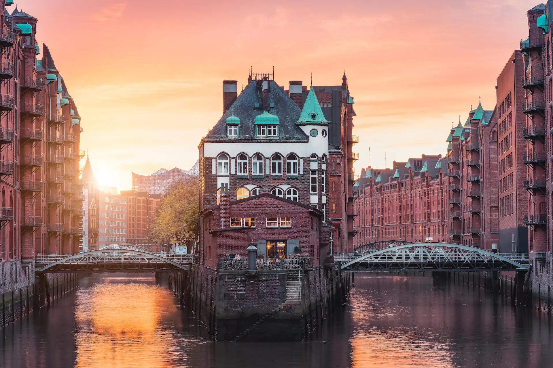 Speicherstadt Hamburg im Abendlicht, wenige Schritte vom Omakase-Restaurant Torii Shigeru in der HafenCity